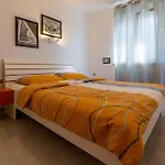 In 39042 * Dramalj
