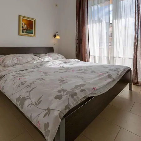 Apartament In 39042