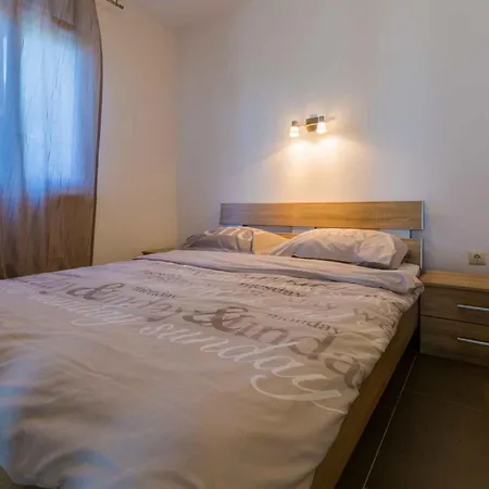 Apartament In 39042 *