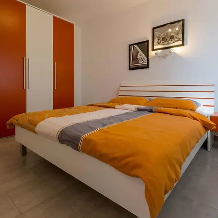 Apartman In 39042