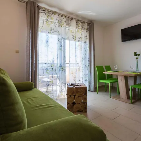 In 39042 Apartman Dramalj