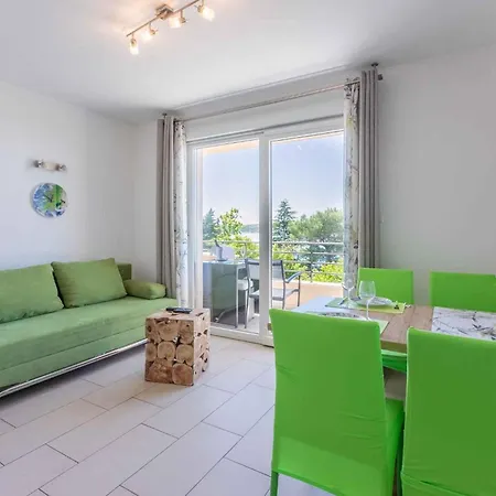 In 39042 Apartman Dramalj