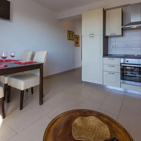 In 39042 Apartman *