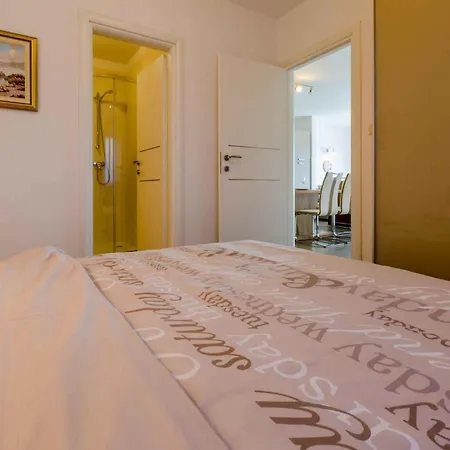 In 39042 Apartman Dramalj