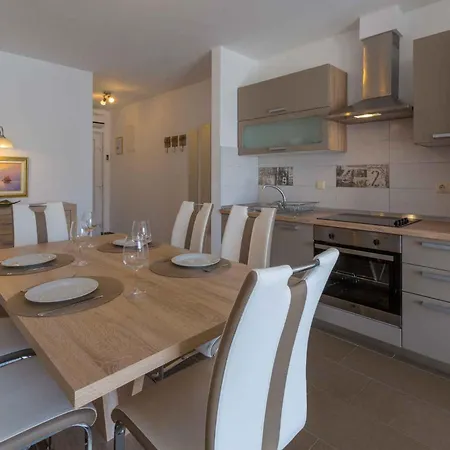 Apartman In 39042 Dramalj