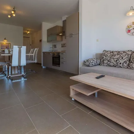 In 39042 Apartman Dramalj