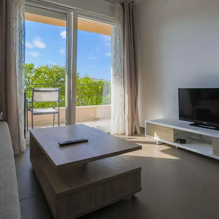 Apartman In 39042 *
