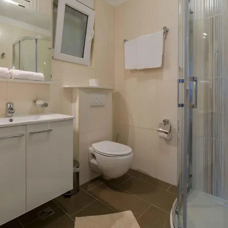 Apartman In 39042 *